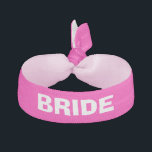 Brudrosapersonlig Hårband<br><div class="desc">Personifiera lätt denna flickaktigt rosa hairband med din egna brölloptext,  eller brudar förser med besättning för din bachelorettemöhippa,  eller flicka natt ut,  skräddarsy färgen av musikbandet eller texten från en spänna av över 200 färger.</div>