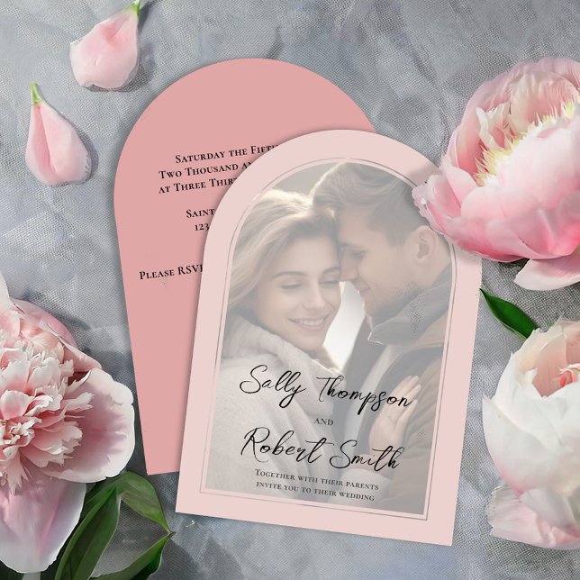 Brudrosaskalligrafisktypsnitt Bröllop Inbjudningar (Elegant blush pink arch photo wedding invitations.)