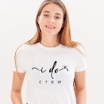 Brudtärna Minimalist Sängvätning T Shirt<br><div class="desc">Brudtärna Minimalist Sängvätning T-shirt är ett snyggt och modernt val för ditt brölloppsparty, med en enkel svart design och en elegant "I Do" -skrift. Med sin minimalistiska stil och subtila diamantaccent är denna skjorta perfekt för möhippor eller som en genomtänkt brölloppspresent. Det är ett chic och diskret sätt att fira...</div>