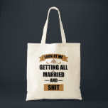 Brudtärna Tröja Berusad Senterosefest Bröllop Tygkasse<br><div class="desc">Brudtärna Tröja Berusad Senterosefest Förlovnings Tröja Fästmö Tröja Rolig Brud Tröja Titta På Mig När Jag Gift Mig 
äktenskap, par, kärlek, relation, humor, rolig, sarkastisk, förlovad, brud att vara, maker, make, senterosefest, brud, honeymoon</div>