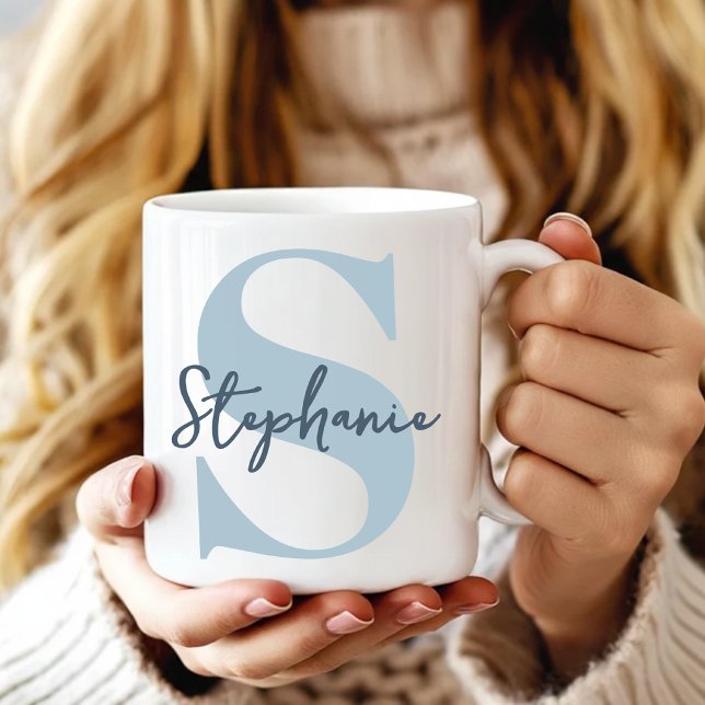 Brudtjänst | Modernt dammigt blått monogram initia Kaffemugg (Gift for Bridesmaid Proposal | Elegant Mother's Day Monogram Mug | Custom Graduation Gift for Her)
