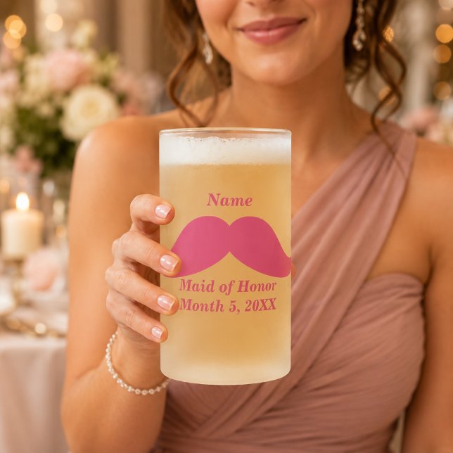 Brudtjänst Rosa Mustasch Frostad Glas Mugg (Maid of Honor Pink Mustache Frosted Glass Mug)
