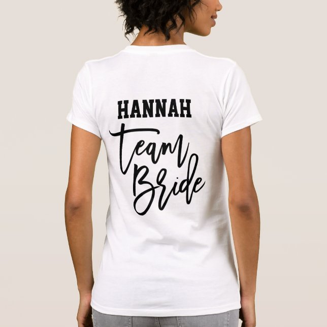 Brudtjej Citat Mamman till Bruden Monogram T Shirt (Baksida)