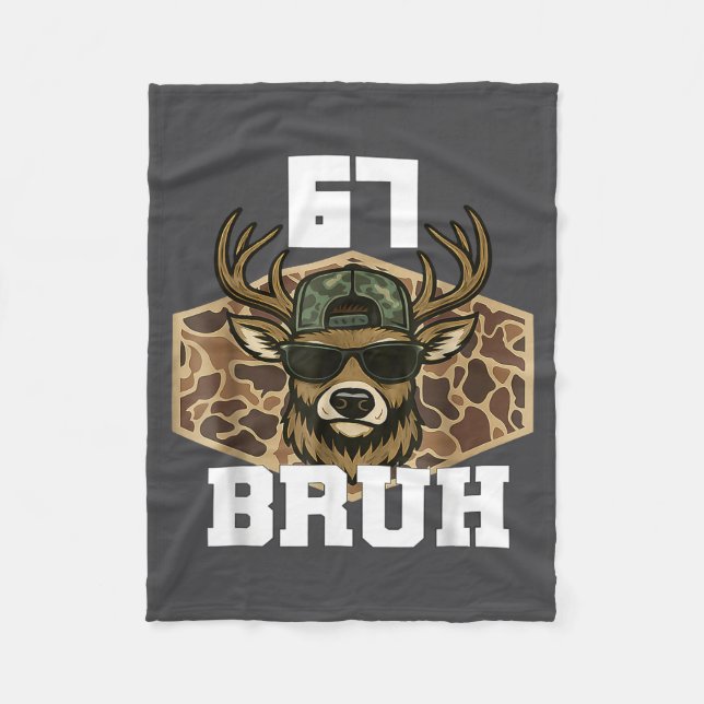 Bruh 67 Deer Funny Deer Hunting Camo Hat Youth Tee Fleecefilt (Framsidan)