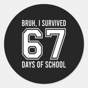 Bruh jag överlevde 67 dagar i skolan Roligt sex sj Runt Klistermärke