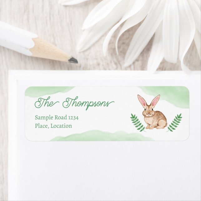 Brun akvarell kanin med grön vår returadress etikett (Insitu)