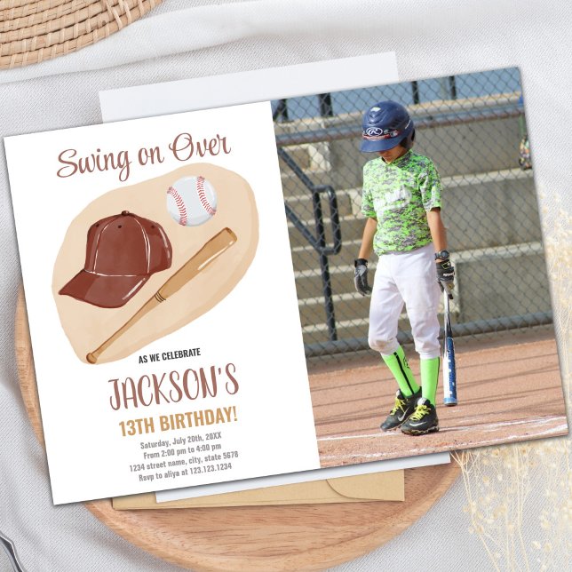 Brun Baskeball Birthday-inbjudan med foto Inbjudningar (Brown Baseball Birthday Invitations with photo)