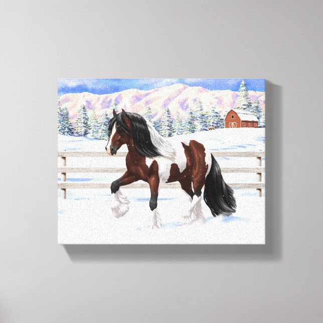 Brun Bay Pinto Gypsy Vanner Draft Horse i Snö Canvastryck (Framsida)