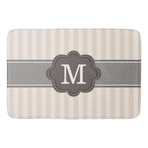 Brun beställnings- Monogram för eleganta randar Badrumsmatta