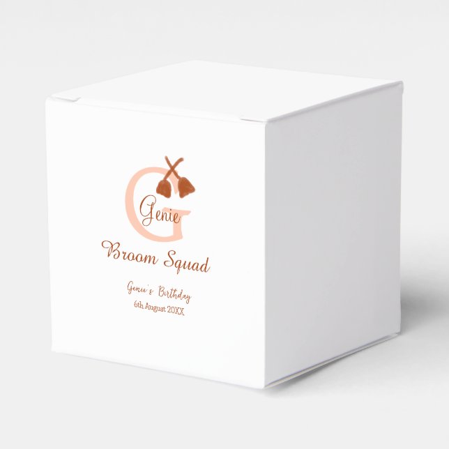 Brun broom Squad Birthday namn peach monogram Presentaskar (Framsidan Sidan)