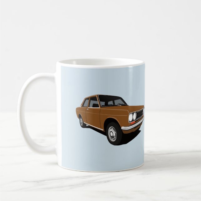 Brun Datsun blåsångare 1600 (510), två bilder Kaffemugg (Vänster)