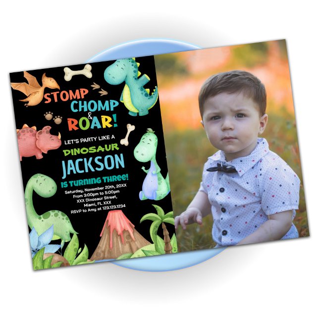 Brun dinosauer Birthday-inbjudan med foto Inbjudningar (Brown Dinosaur Birthday Invitations w photo)