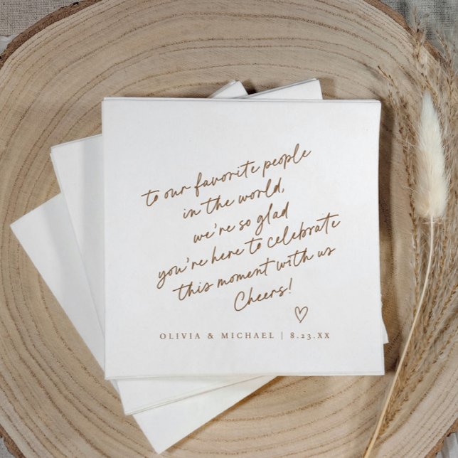 Brun Handstilskärlek Notis Stil Bröllop Pappersservett (Chocolate brown love note wedding napkin with handwritten note, heart, and modern script design.)