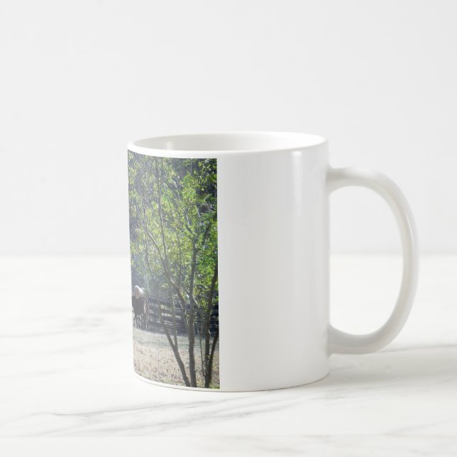 Brun häst som går genom staketet kaffemugg (Höger)