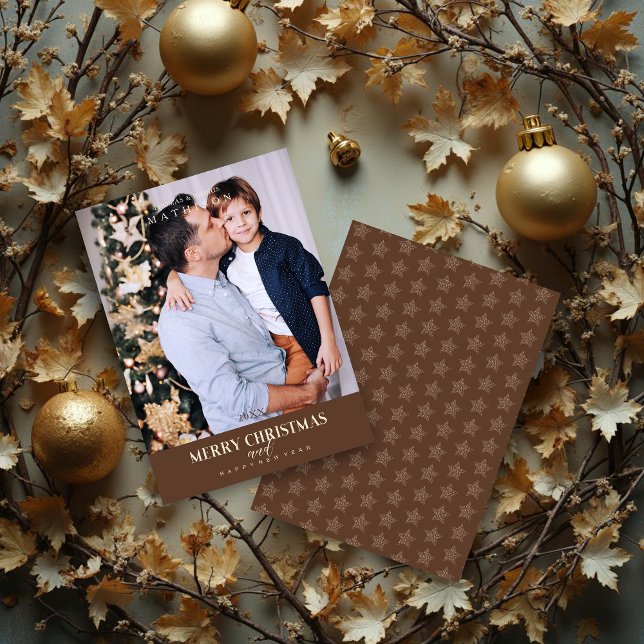 Brun julfamilj, modern sofistikerad fotofamilj (Brown Christmas Modern & Sophisticated Photo Family Holiday Cards.)