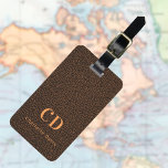Brun läder guld monogram namn bagagebricka<br><div class="desc">Brun faux-läder skrivs ut som bakgrund. Anpassa och lägg till ditt monogram brev och fullt namn på framsidan. Din kontaktinformation på baksidan. Golden text.</div>