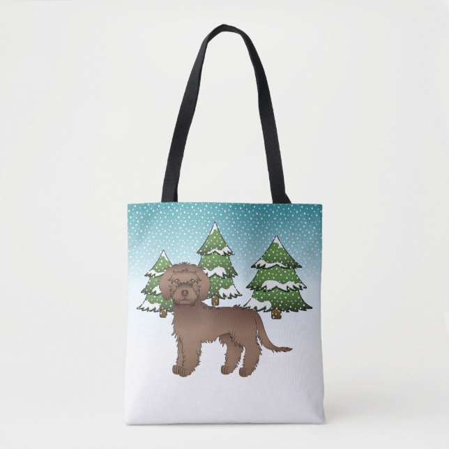Brun Mini Goldendoodle Hund I En Vinter Skog Tygkasse (Framsida)