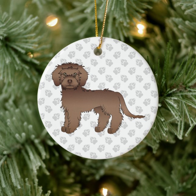 Brun Mini Goldendoodle Tecknad Hund & Text Julgransprydnad Keramik (Träd)