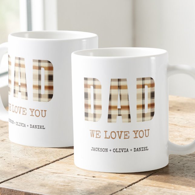 Brun Modern Typografi Pappa Vi Älskar Dig Barnens  Kaffemugg (Brown Modern Typography Dad We Love You Kids Names Coffee Mug)