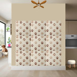 Brun och Cream Paw Skriv ut panel Kakelplatta<br><div class="desc">Den här mönster-utskriften har en upprepande design av hund eller katt tass avtryck i olika bruna nyanser på krämbakgrund. Det är idealiskt för djurälskare, djurmatade dekorationer, eller vem som helst som vill ha en lekfull och snyggt för sitt hem. Rutan kan användas för olika ändamål, t.ex. för bakgrundsutslag, accentväggar eller...</div>
