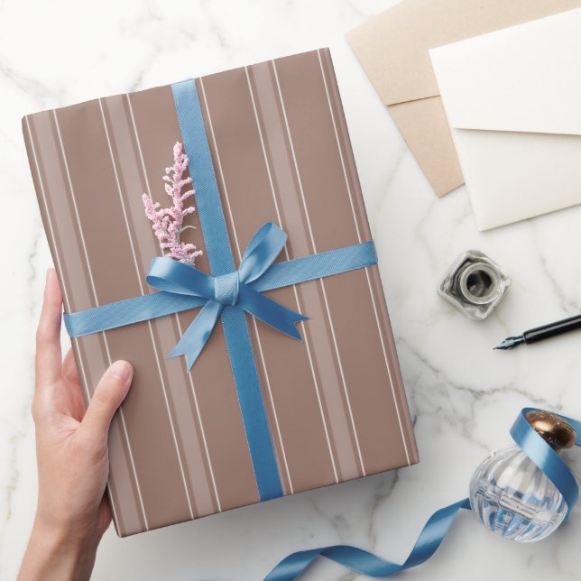Brun och ljusbruna ränder presentpapper (Gifting)