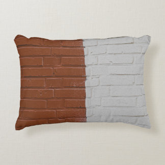 Brun och vit betongvägg prydnadskudde