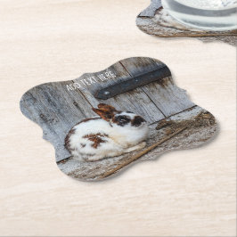 Brun och vit kanin på gården underlägg papper