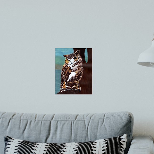 Brun och Vita Uggla Poster (Pretty brown barn owl sitting in tree blue sky water background on art wall poster.)