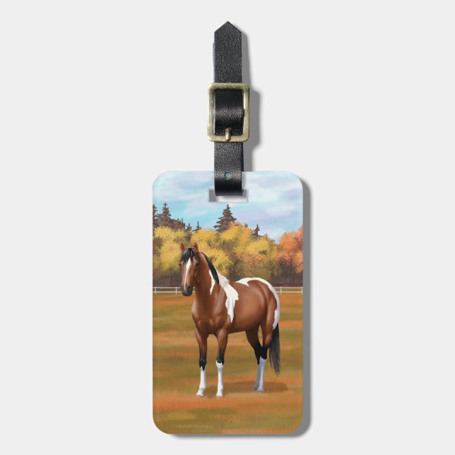 Brun Pinto Bay Paint Horse på hösten Bagagebricka (Vertikal Framsida)