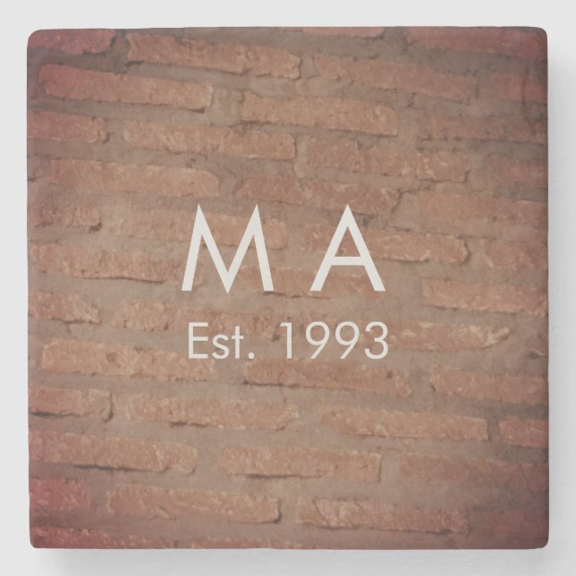 Brun rustic tegel stenhög namn bokstav år datum stenunderlägg (Framsidan)