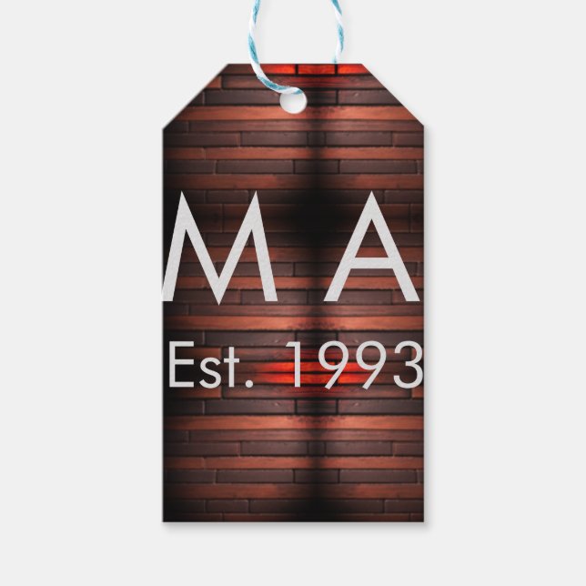 Brun rustic tegelsten tillägg namn bokstav år datu presentetikett (Framsidan)