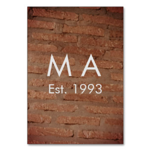 Brun rustik tegelsten add name letter year date bordsnummer