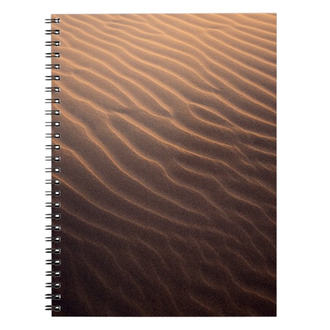 Brun sand med vatten på morgonen anteckningsbok (Framsidan)