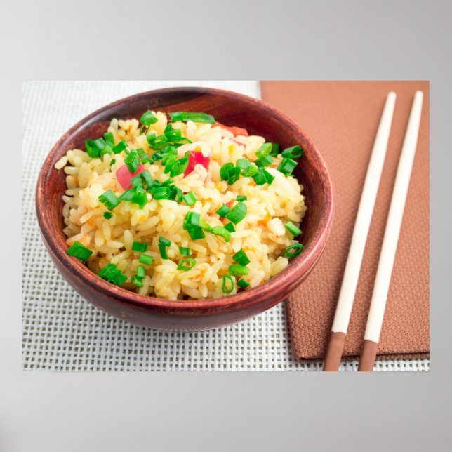 Brun skål med en portion tillagad ris poster (Framsidan)