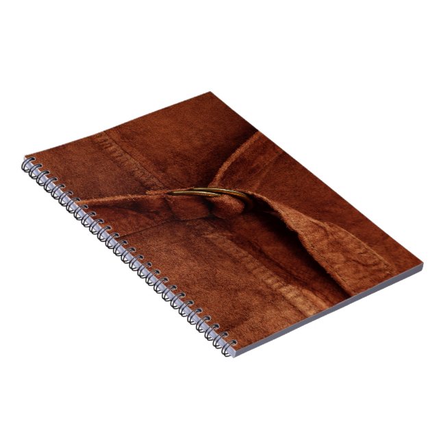 Brun suede med remsa och låsbeslag anteckningsbok (Högra Sidan)
