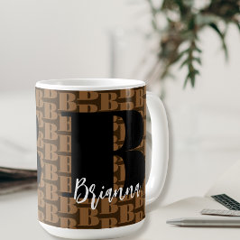 Brun svart monogram, vitt skript Namn Modern Kaffemugg
