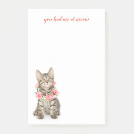 Brun Tabby som ha på sig blommahalsbandet Post-it Block