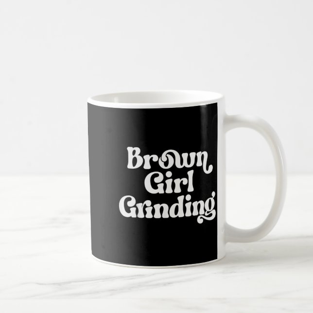 Brun tjej som kämpar - kvinnlig entreprenör - Svar Kaffemugg (Höger)