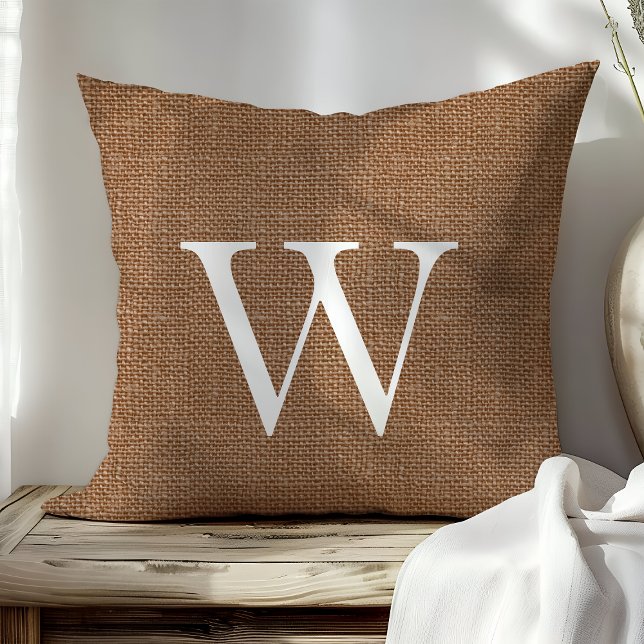 Bruna Monogrammerade Kuddar i Burlap (Skapare uppladdad)