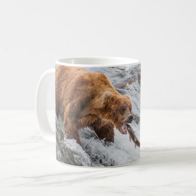 Brunbjörn fångar röd lax kaffemugg (Framsida vänster)