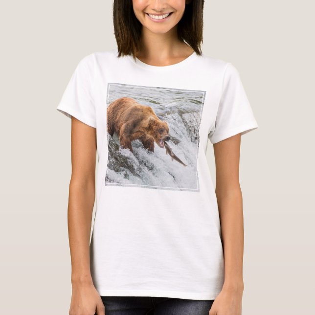 Brunbjörn fångar röd lax t shirt (Framsida)