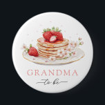 Brunch-babyskor för jordgubbar, mormor att bli kna knapp<br><div class="desc">Fira Grandma att vara i stil med denna knapp för Brunch-babykläder i jordgubben från insamlingen för Elegant Strawberry Pancake Brunch. Med söta vattenfärgsjordgubbar, pannkakor och mjuka blommigtar är detta märke perfektens tillbehör för att få mormor att känna extra speciellt på den stora dagen. Perfekt för att hon har barn under...</div>