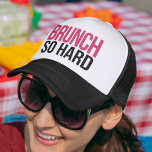 Brunch So Hard Magenta & Black Keps<br><div class="desc">Brunch så hårt! Truckerkepsen har en roligt som spelas upp på figurtexten i skarp,  modern blocktext,  med "Brunch" i rosa vid djup magenta med en liten kombinationseffekt,  och resten i klassisk svart.</div>