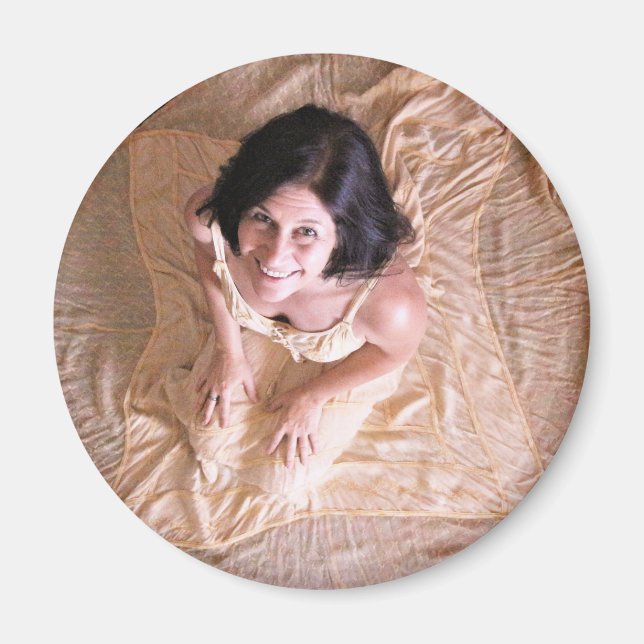 Brunette dressThunder_Cove Magnet (Framsidan)