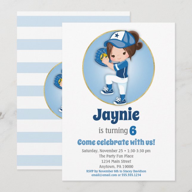 Brunette Girls Blue Softball Birthday-inbjudan Inbjudningar (Fram/baksida)
