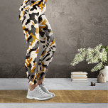 Brunkolsdiagram - kamera med kontur Linjer Leggings<br><div class="desc">Tittar du en modern kamerainriktad design? Detta oändliga mönster kombinerar topografiskt kontur linjer med ett unikt diagonalt kamouflage i brunt,  grått och kol. Ett djärvt mode påstående för människor som vill gå före utvecklingen. Finns även i andra kombinationer med färg. Originaldesign av Piotr Kowalczyk © Första publicerad: 13.6.2023.</div>