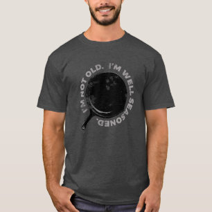 Brunn kryddat gjutjärn över backefödelsedagen t shirt