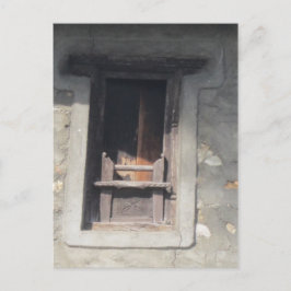 Brunt fönster stängt vykort