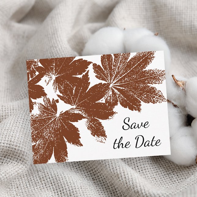 Brunt höstlöv stämpel bröllop spara datumet meddelande vykort (Fall in Love with this woodsy Autumn leaves save the date postcard.)