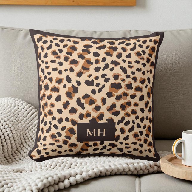 Brunt Monogram Moderna Initialer Leopardmönster Kudde (Brown Monogram Modern Initials Leopard Pattern Throw Pillow)